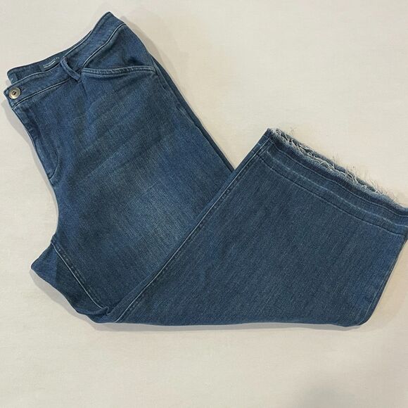 ~ J.Jill Jeans 14p Authentic Fit Full-Leg Crop Wide Medium Blue Stretch Capri - Picture 1 of 14